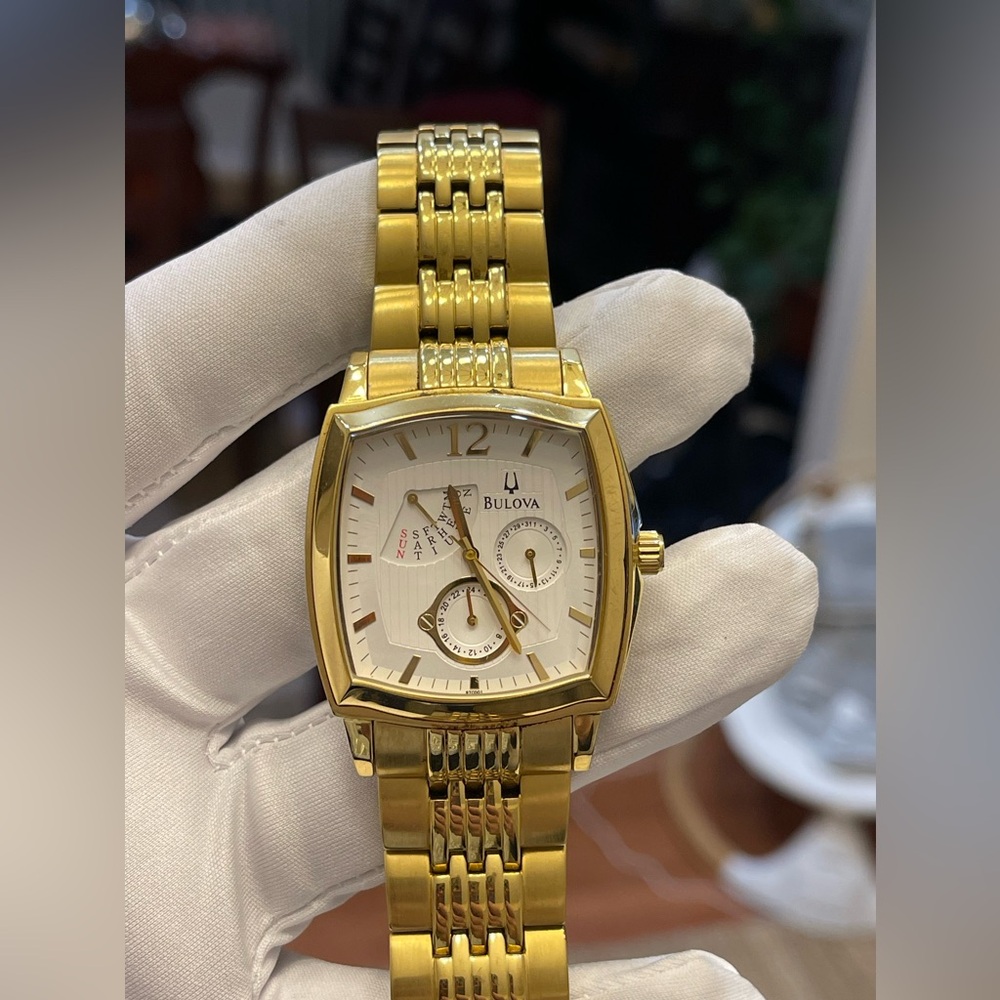 Bulova
Silver colored/Yellow gold toned steel
ref C969744 - Picture 4 of 16